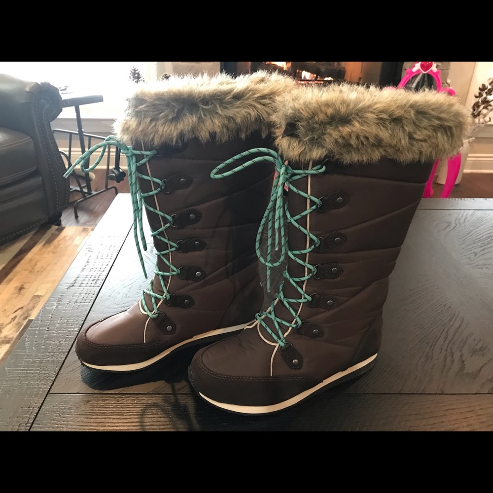 L.L. Bean Brown Lace Up Boots with Fur Trim